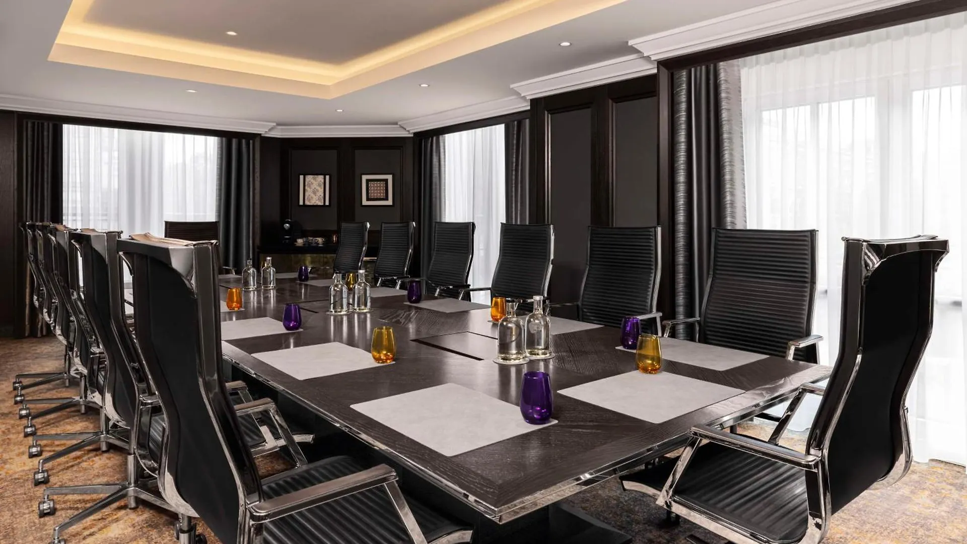 Hotel Hilton Vienna Plaza 4*,