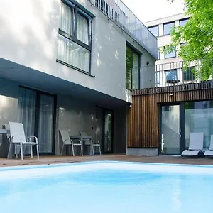 https://room-5-apartments.saalbachhinterglemmhotels.com
